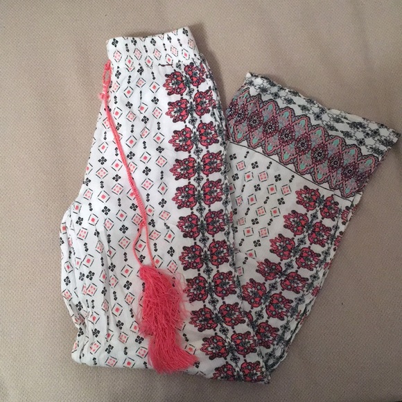 Francesca's Collections Pants - GREAT FOR SUMMER! Flow pants- SIZE SMALL